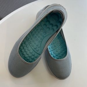 Crocs Women's Reviva Ballet Flat size 9